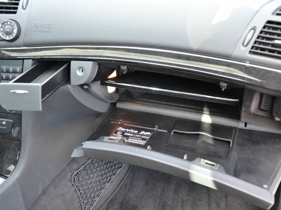 Imagen 42/100 de Mercedes-Benz E 55 AMG (2003)