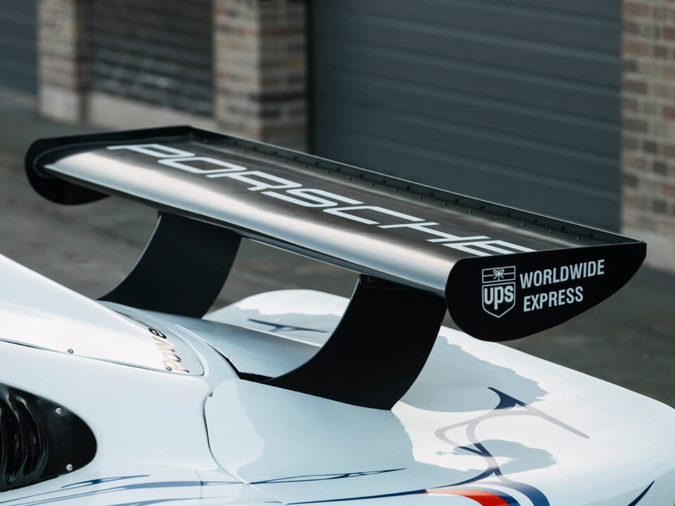 Immagine 14/16 di Porsche 911 GT1 Evo (1997)