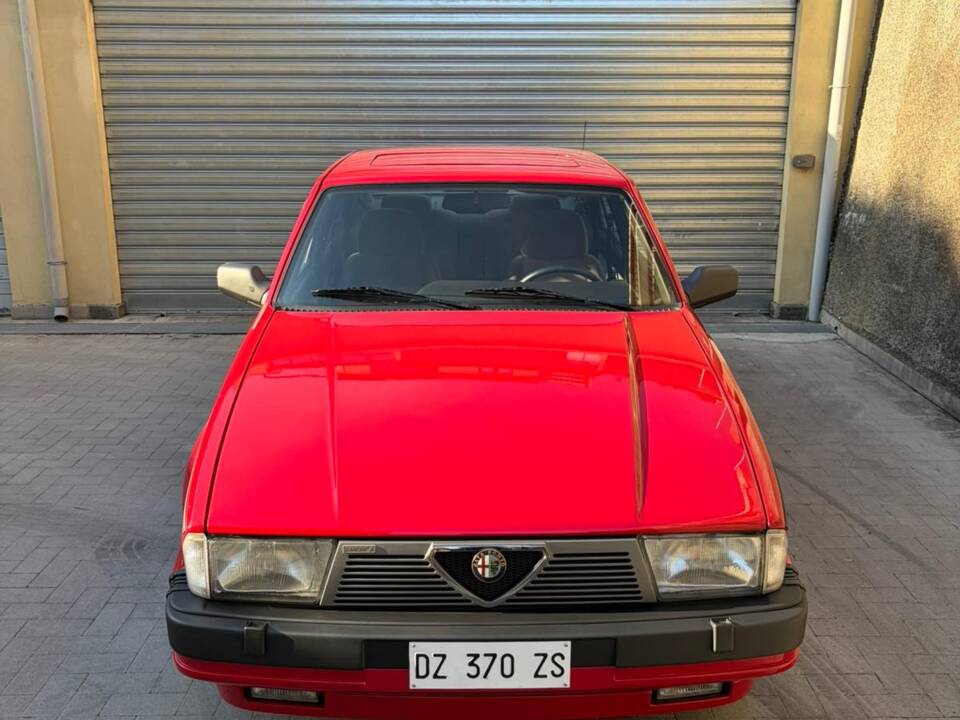 Bild 1/28 von Alfa Romeo 75 3.0 V6 America (1988)