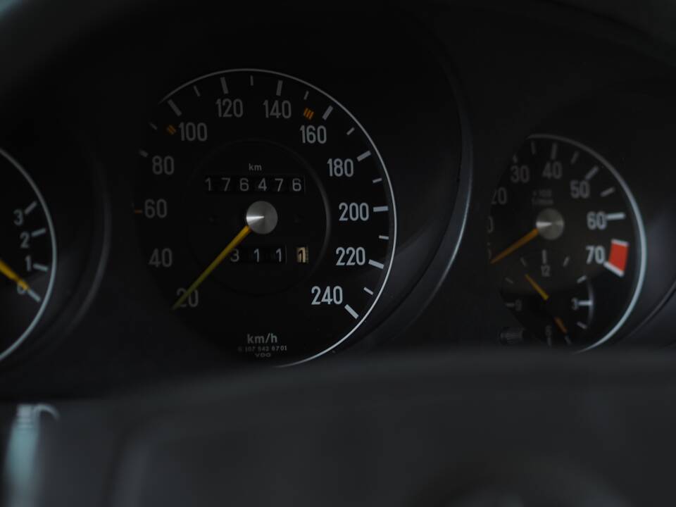 Immagine 33/51 di Mercedes-Benz 280 SL (1985)