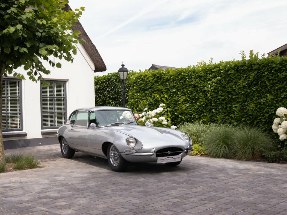 Image 3/57 of Jaguar E-Type (2+2) (1968)