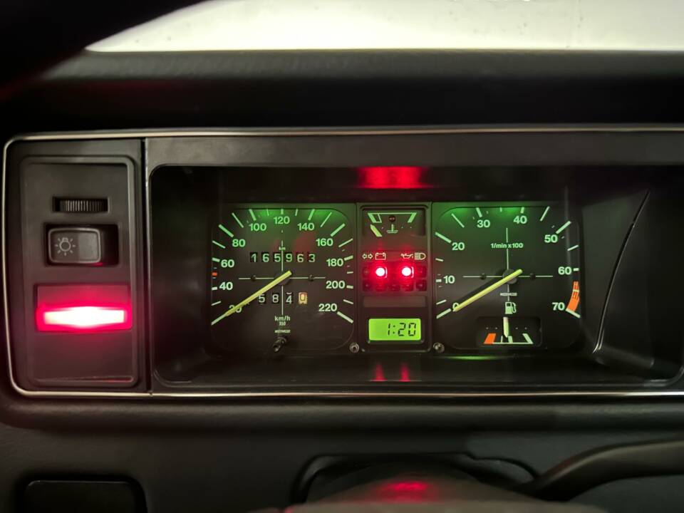 Image 147/148 of Volkswagen Golf Mk I Convertible 1.6 (1988)