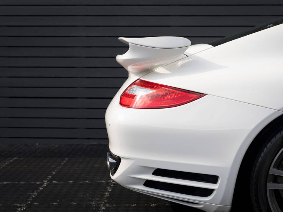 Image 9/27 of Porsche 911 Turbo (2010)