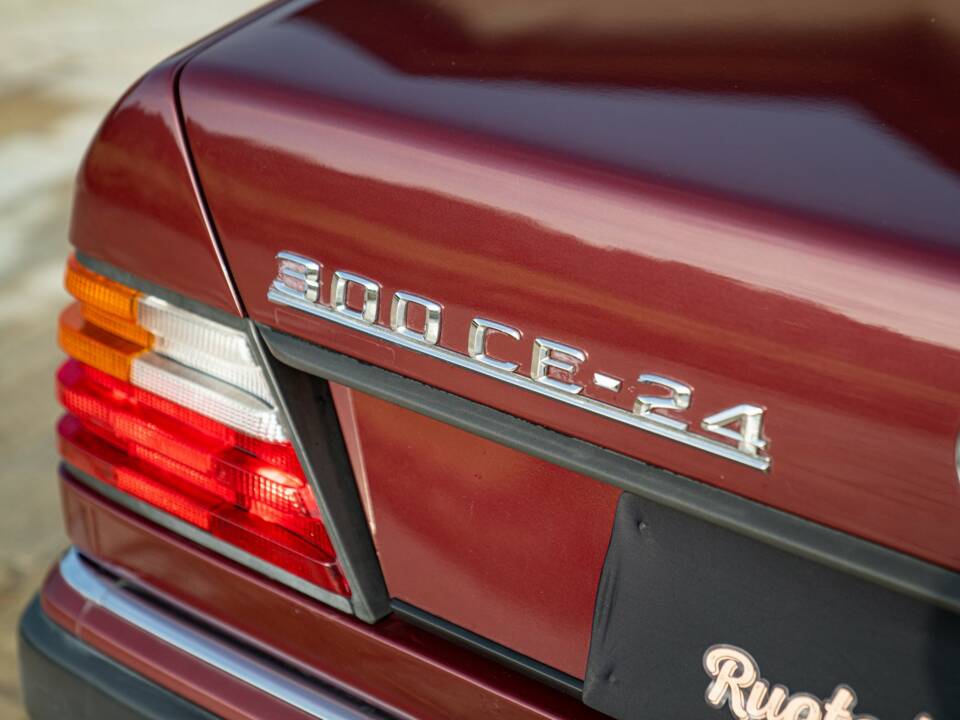 Immagine 19/50 di Mercedes-Benz 300 CE-24 (1991)