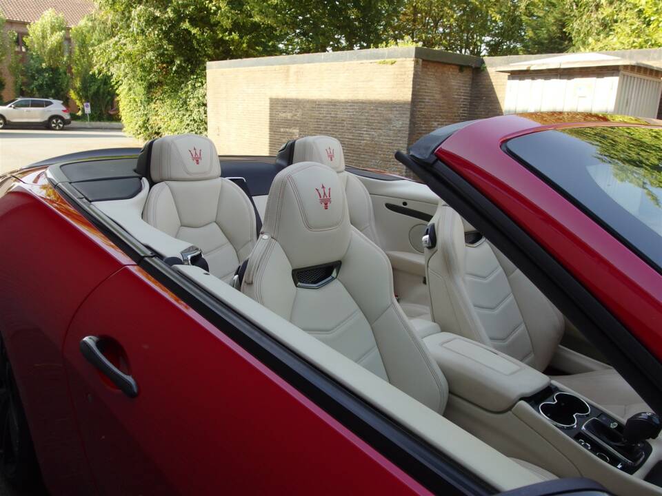 Image 48/99 of Maserati GranCabrio Sport (2015)