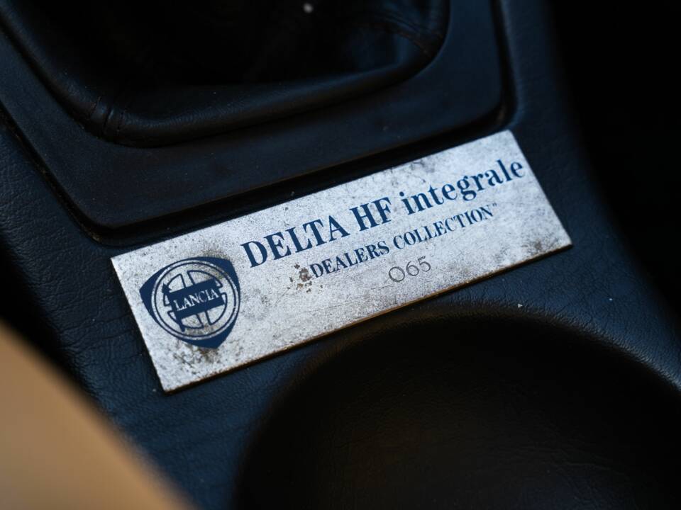 Image 37/63 of Lancia Delta HF Integrale Evoluzione II (1994)