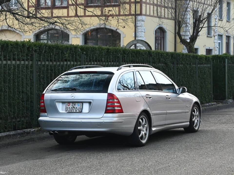 Image 4/32 of Mercedes-Benz C 32 AMG T (2003)