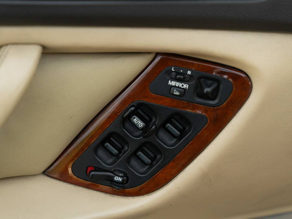 Bild 31/50 von Honda Legend (1992)