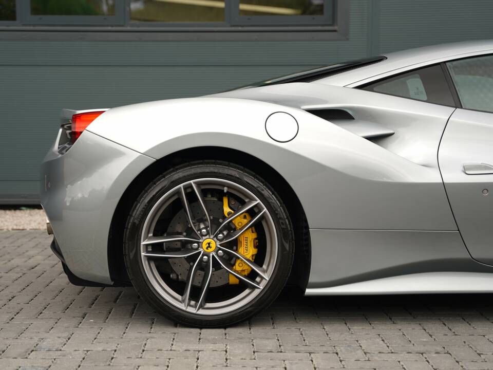 Image 23/50 of Ferrari 488 GTB (2017)