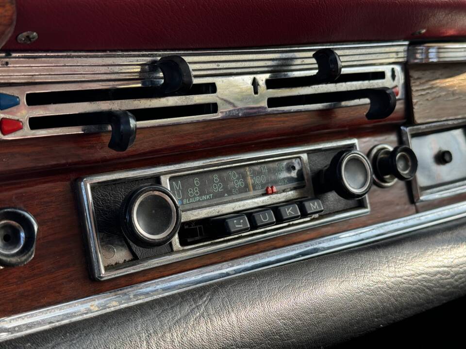Image 128/132 of Mercedes-Benz 220 SE b (1963)