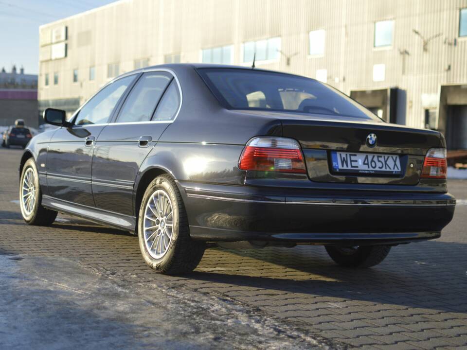 Image 4/8 de BMW 540i (2001)