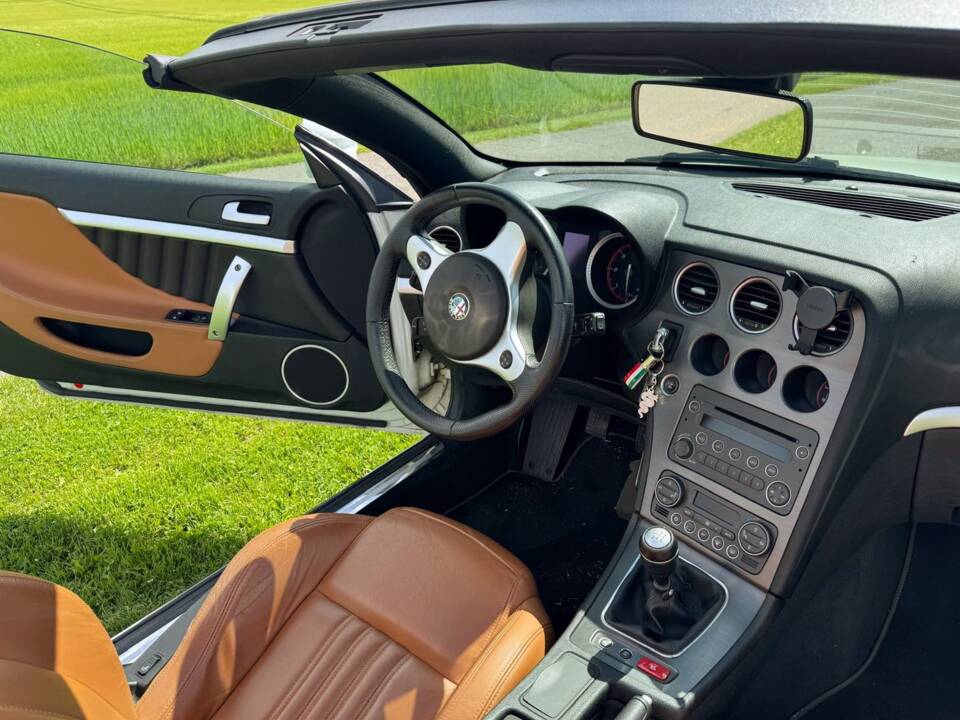 Image 8/13 de Alfa Romeo Spider 2.4 JTDM (2008)