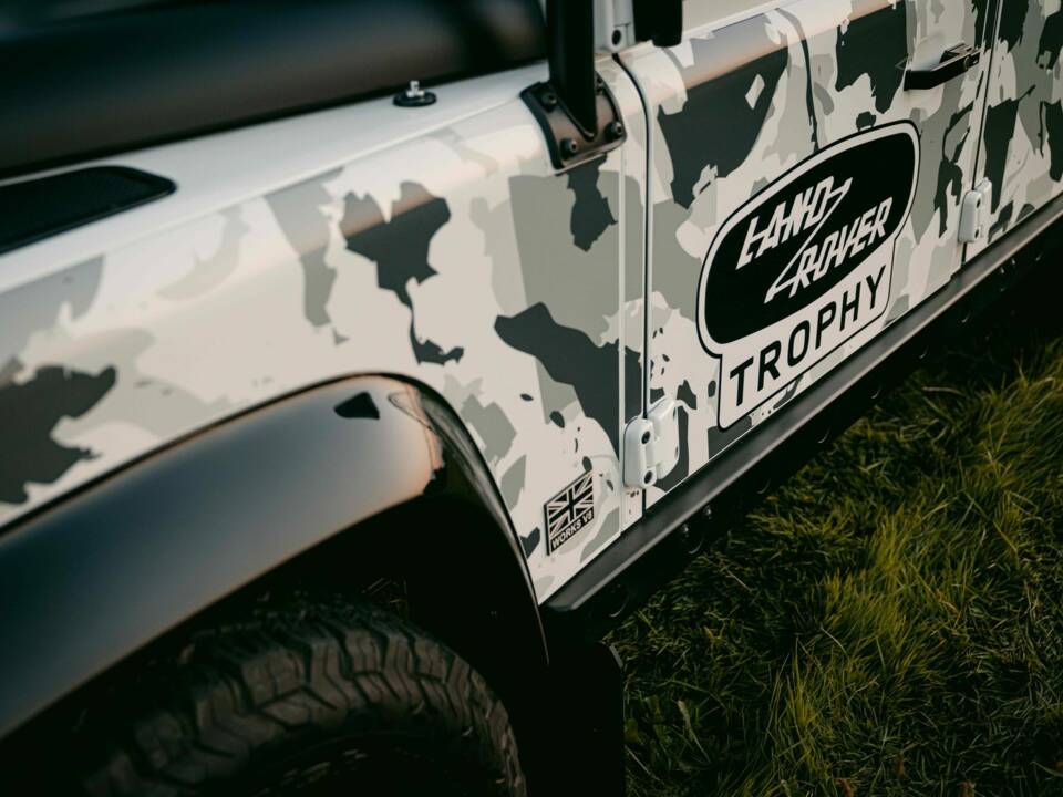 Bild 16/42 von Land Rover Defender Works V8 Trophy (2012)