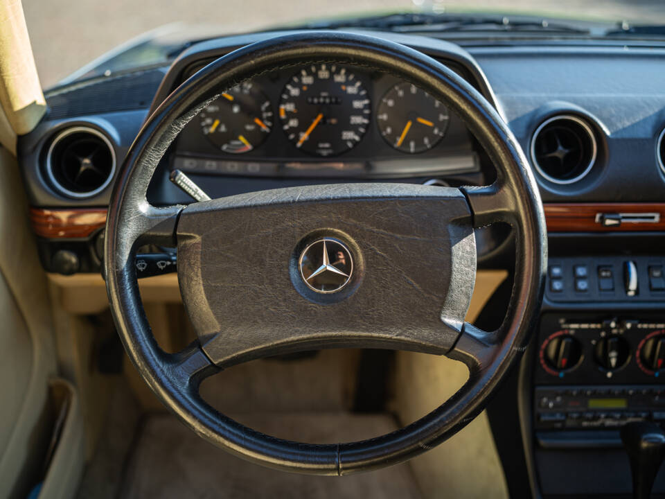 Image 25/42 of Mercedes-Benz 280 TE (1983)