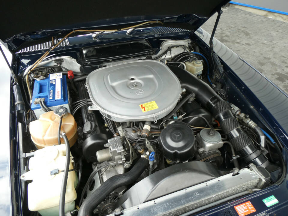 Image 18/26 of Mercedes-Benz 500 SL (1988)