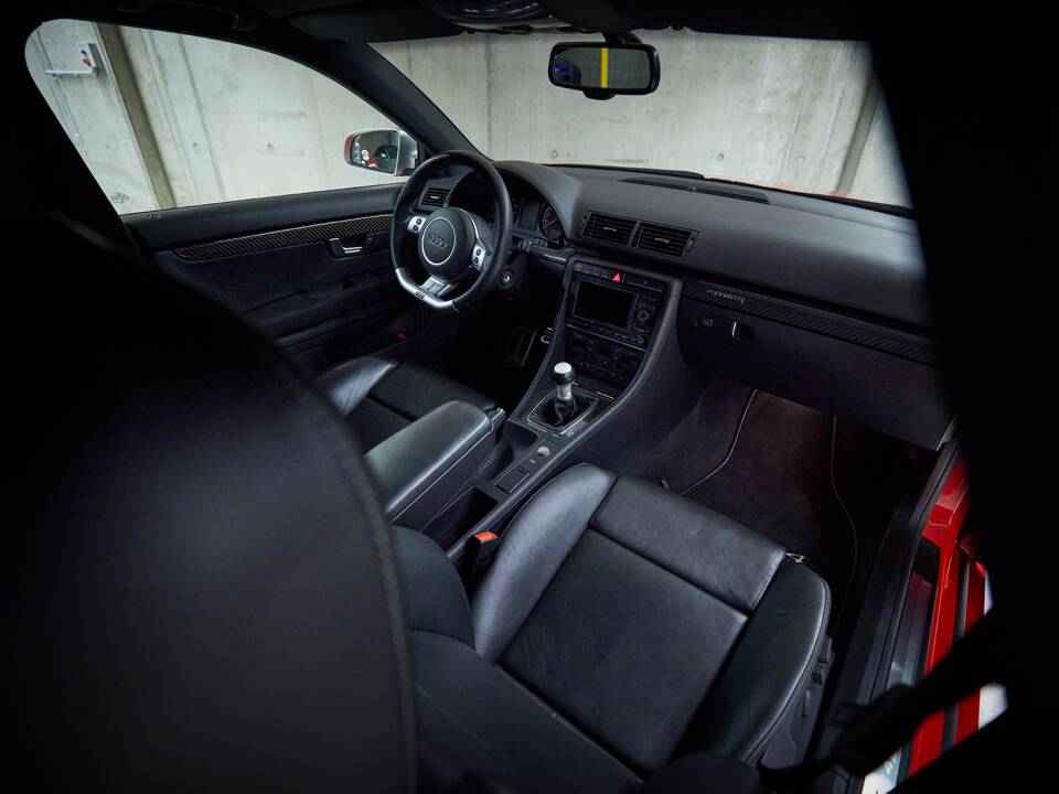 Image 52/95 of Audi RS4 Avant (2006)
