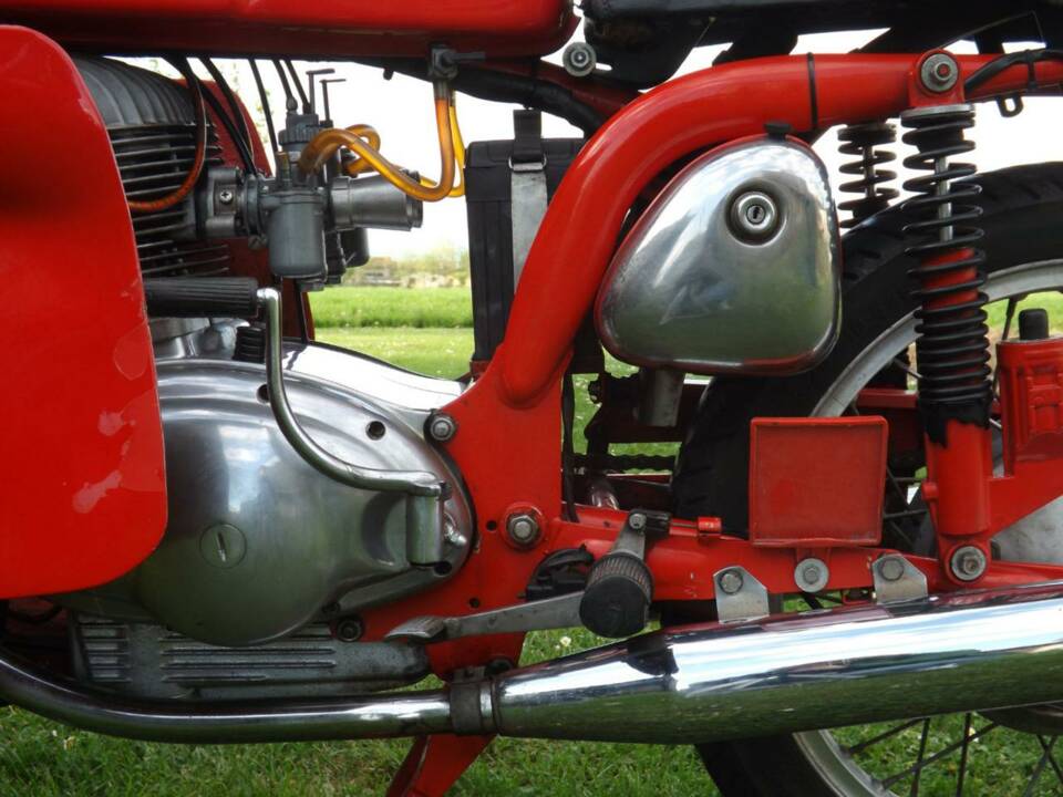 Image 32/50 de MV Agusta 350 S (1972)