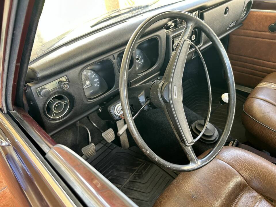 Image 2/8 of Datsun 1600 SSS (1970)