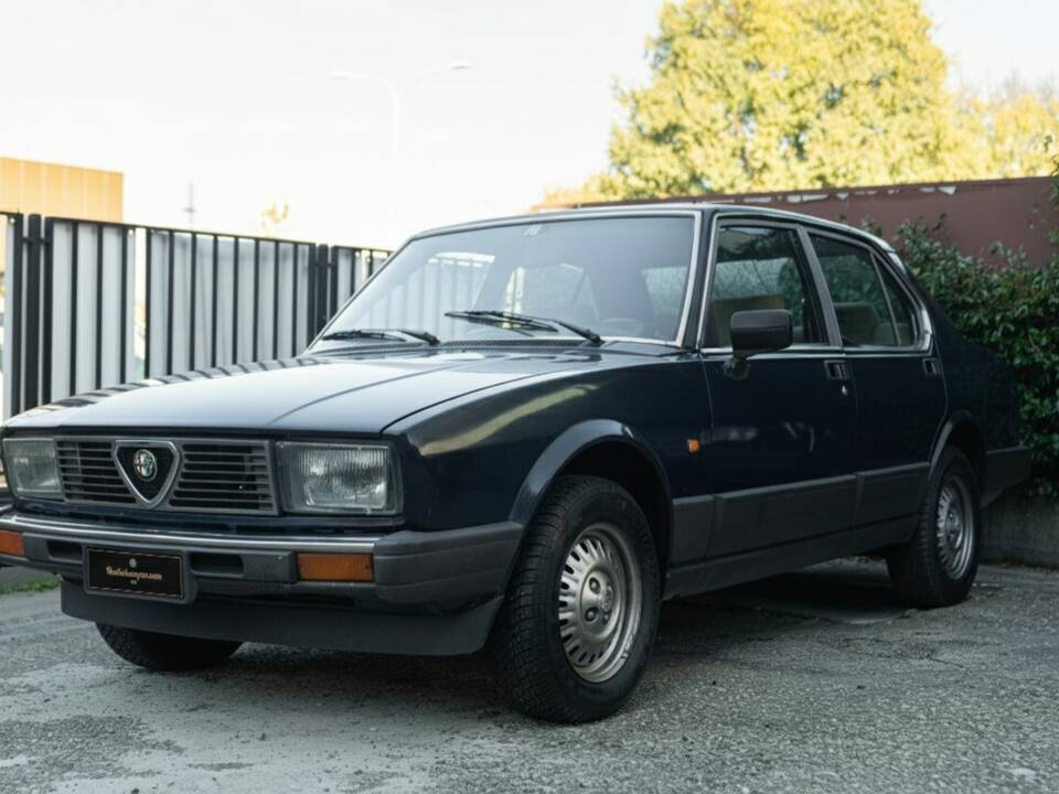 Bild 2/40 von Alfa Romeo Alfetta 2.0 (1983)