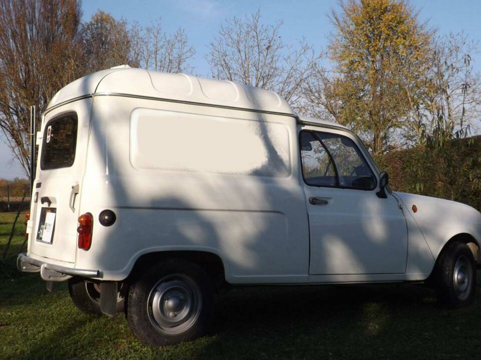 Image 28/44 of Renault R 4 F4 (1982)