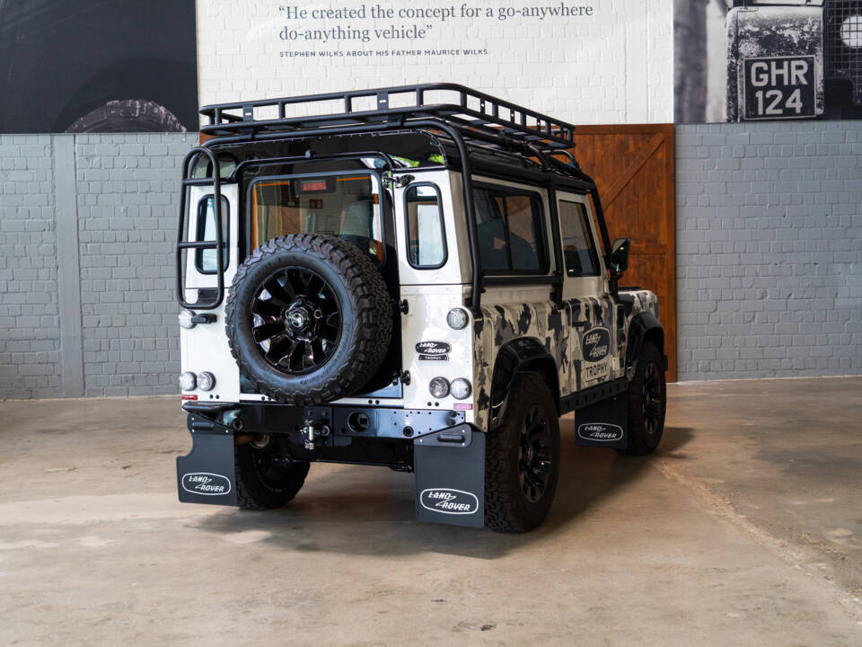Bild 3/30 von Land Rover Defender 90 Works V8 (2012)