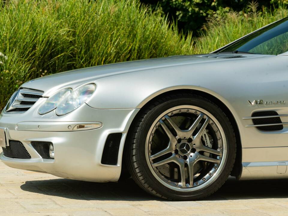 Image 24/50 of Mercedes-Benz SL 65 AMG (2005)