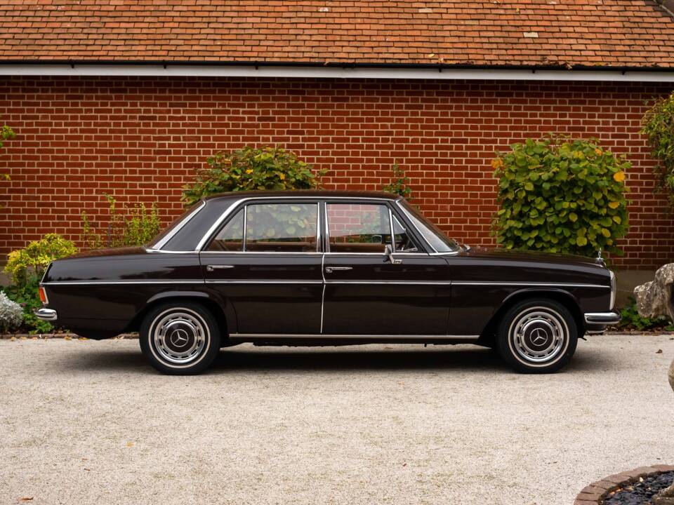 Immagine 2/50 di Mercedes-Benz 220 (1971)