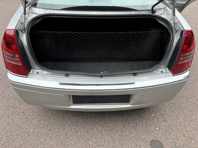 Image 18/50 of Chrysler 300 S (2008)