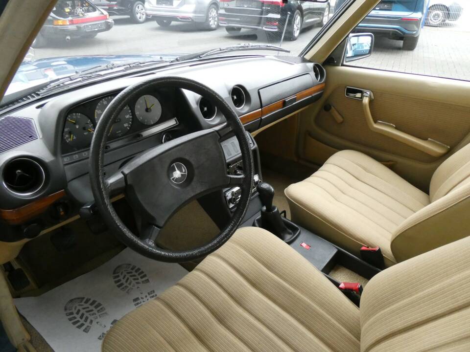 Bild 8/21 von Mercedes-Benz 200 D (1983)