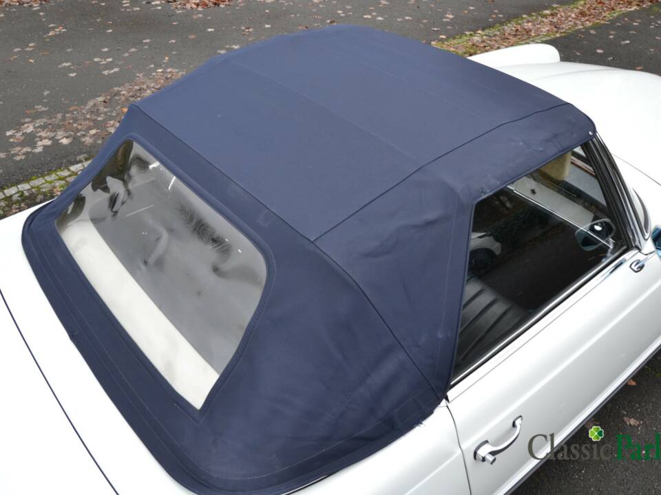 Image 10/50 of Mercedes-Benz 250 SL (1966)