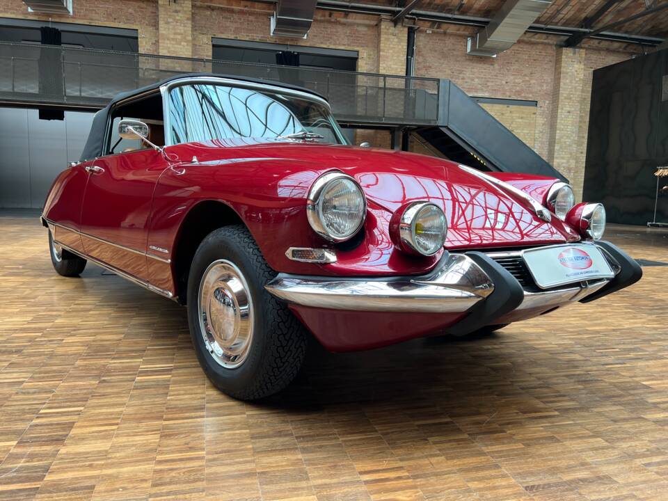 Immagine 6/33 di Citroën DS 19 Usine (1963)