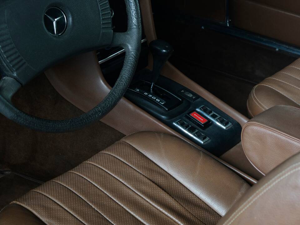 Bild 33/50 von Mercedes-Benz 450 SLC (1977)