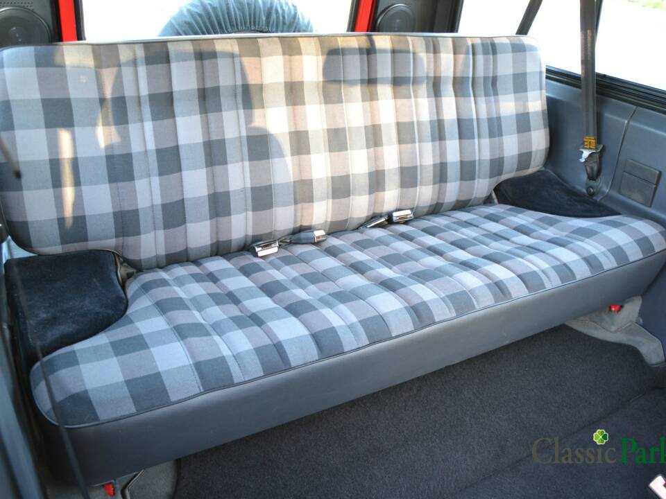 Image 24/50 of Mercedes-Benz 200 GE (SWB) (1987)