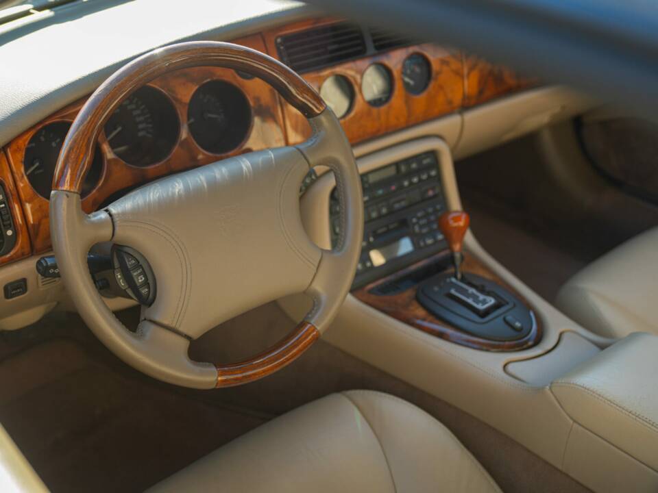 Image 47/50 of Jaguar XK8 4.0 (1998)