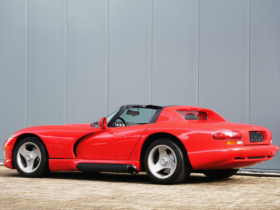 Image 34/61 of Dodge Viper RT&#x2F;10 (1993)