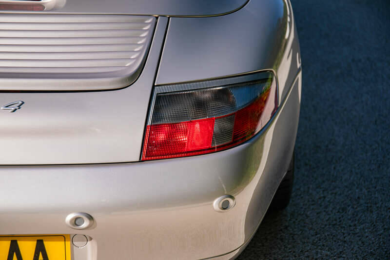 Imagen 22/27 de Porsche 911 Carrera 4 (2000)