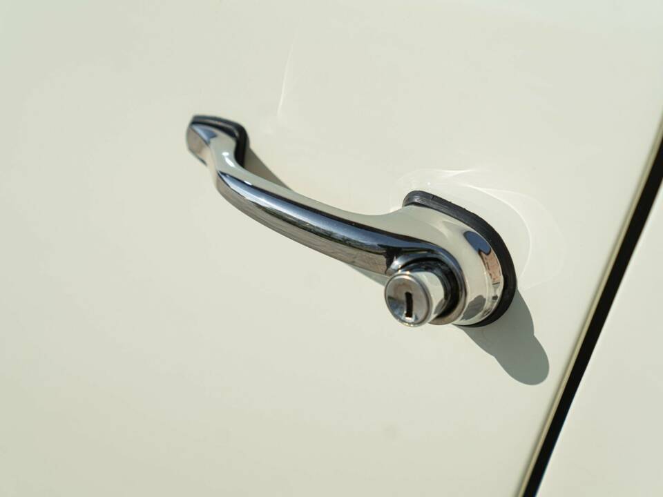 Image 39/50 de Mercedes-Benz 190 SL (1959)