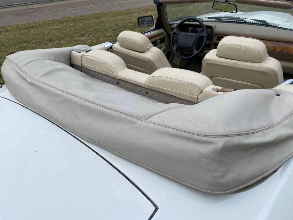 Image 2/8 of Jaguar XJS 6.0 (1995)