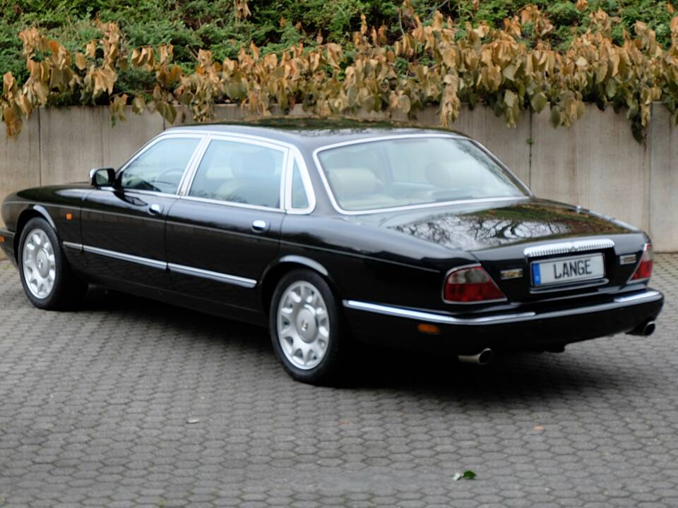 Image 9/60 de Daimler Super V8 (2000)