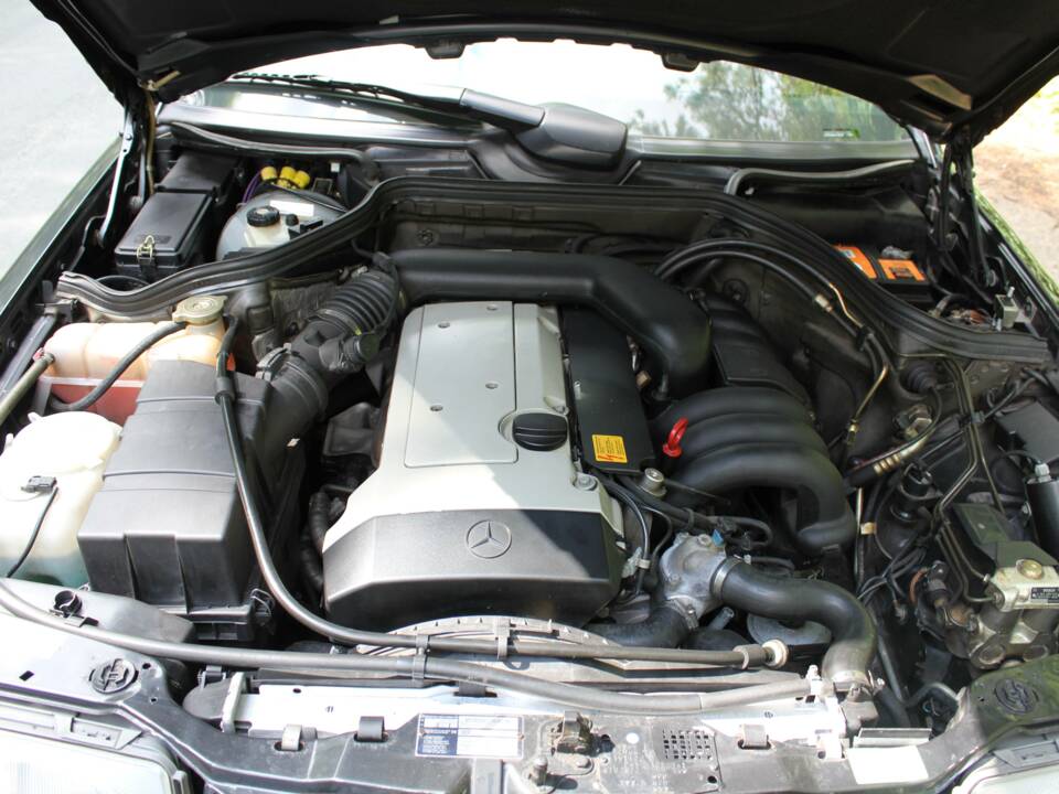 Bild 19/22 von Mercedes-Benz E 320 (1994)