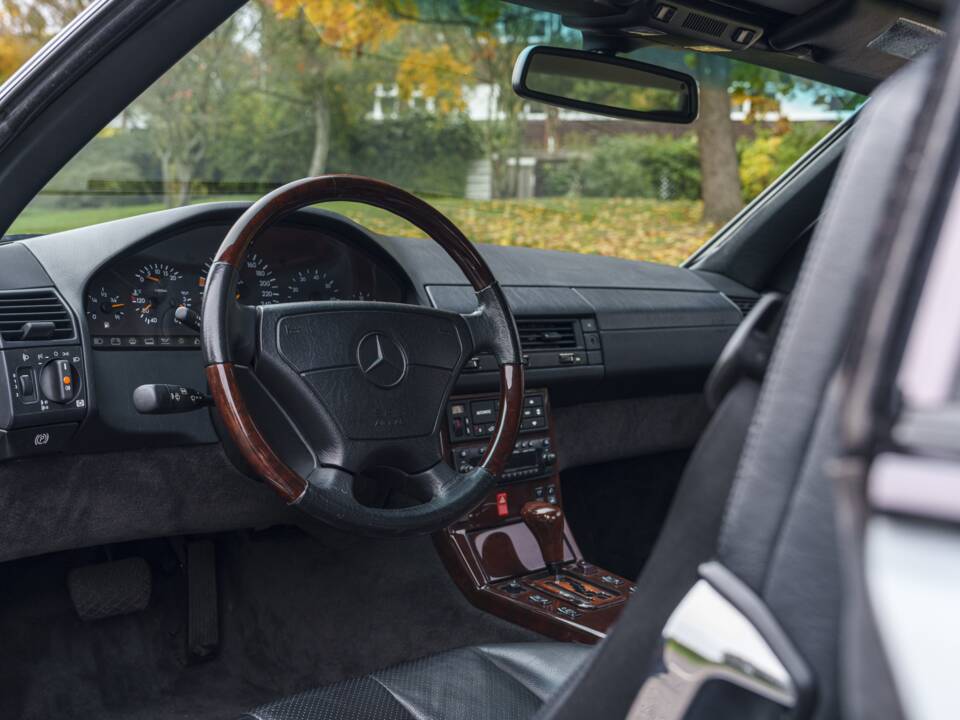 Immagine 13/22 di Mercedes-Benz SL 500 (1995)
