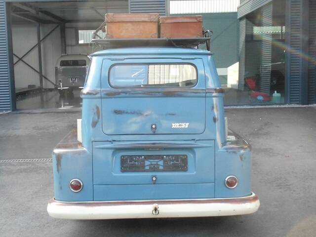Image 4/20 of Volkswagen T2b Kombi (1973)