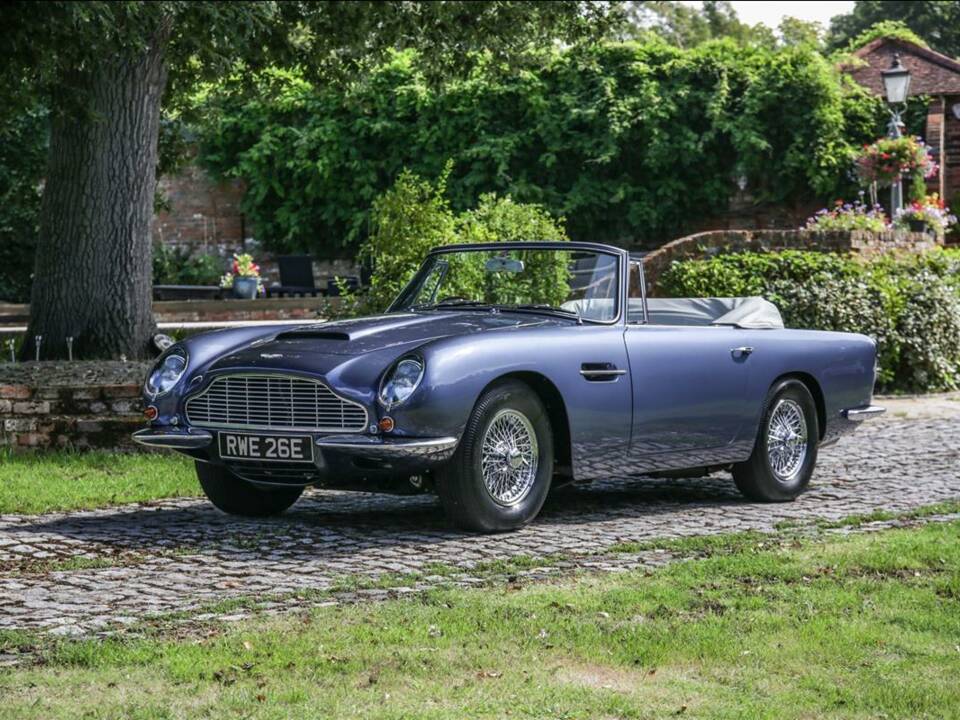 Immagine 1/24 di Aston Martin DB 6 Volante (1967)