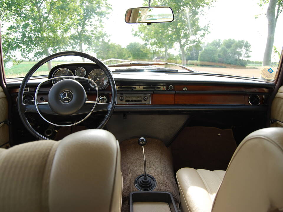 Image 34/58 of Mercedes-Benz 280 SE (1968)