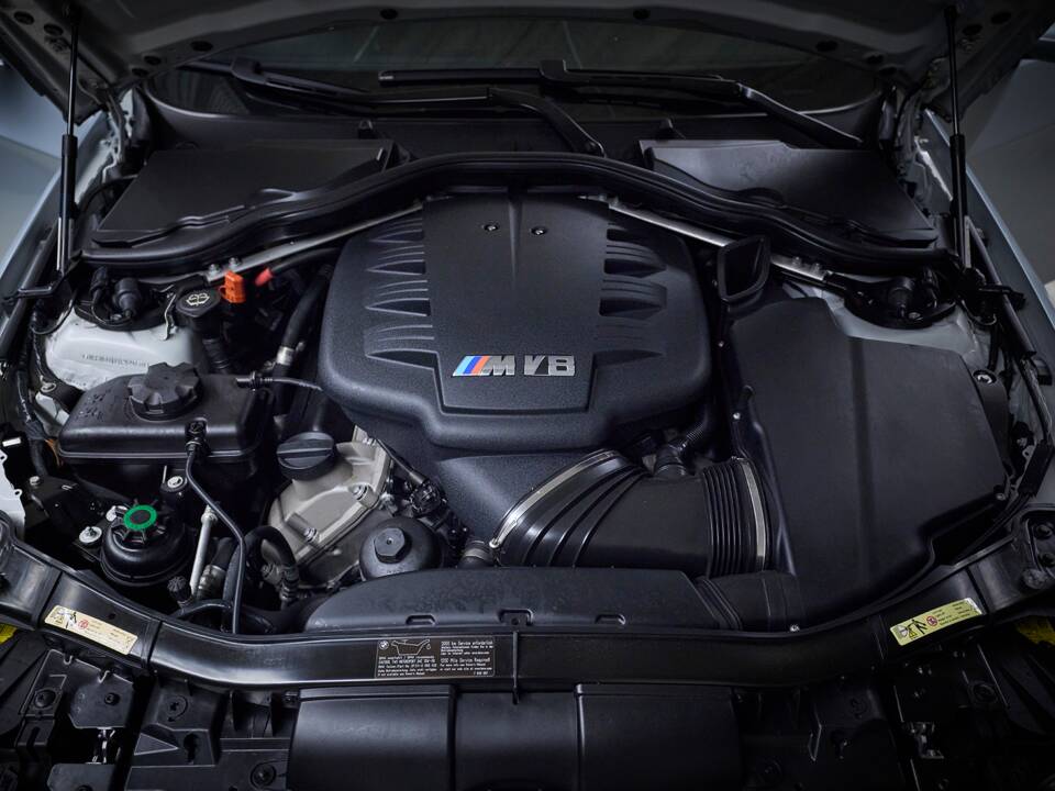 Image 86/100 of BMW M3 (2006)