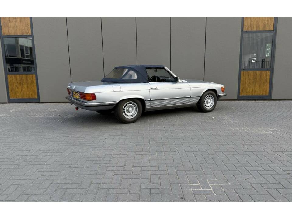 Image 9/18 de Mercedes-Benz 380 SL (1982)