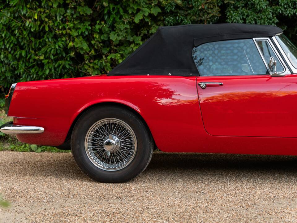 Image 26/27 of Alfa Romeo 2600 Spider (1964)