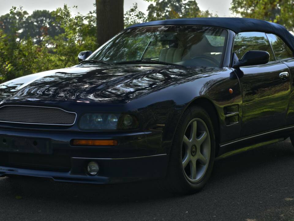 Immagine 19/50 di Aston Martin V8 Volante (1998)