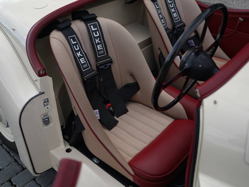 Image 23/50 of Jaguar XK 120 OTS (1950)