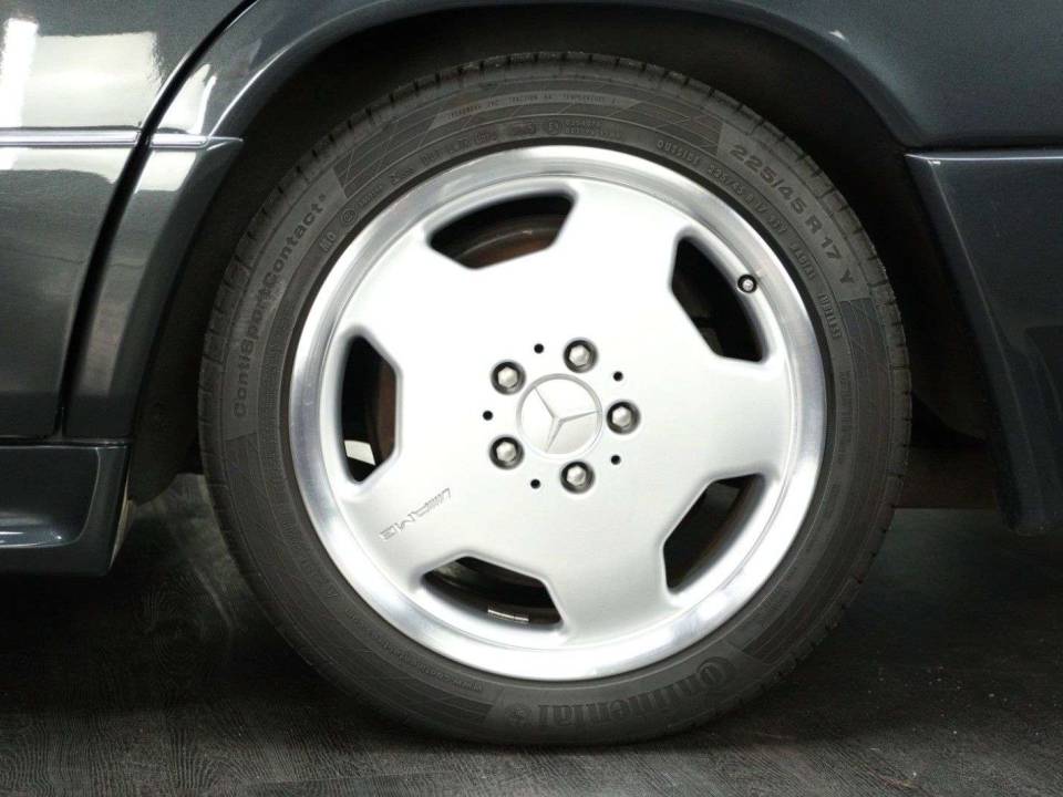 Bild 29/30 von Mercedes-Benz E 36 AMG T (1994)